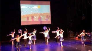 Crianças da associação beneficente da Allianz Seguros fazem apresentação de dança no teatro Nair Belo, em São Paulo