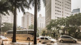 Entenda como funciona o seguro de carro contra enchentes